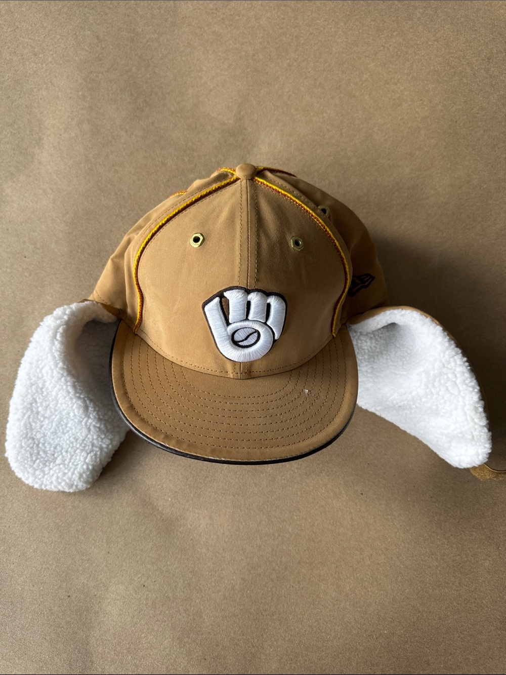 Milwaukee Brewers New Era beige and white fleece-lined trooper hat